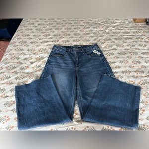 Old navy extra high-rise jeans (Sky-Hi) model.